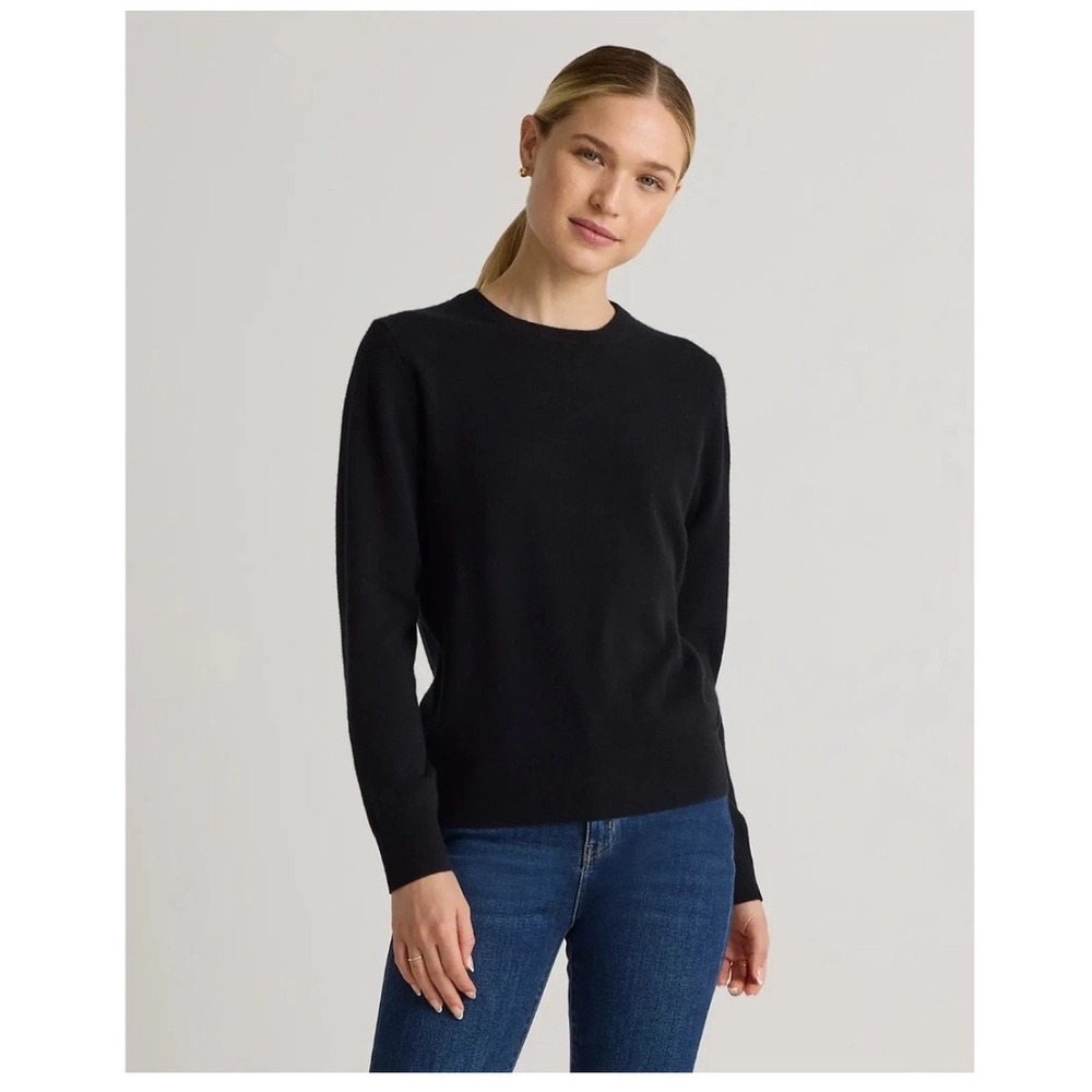 Quince Mongolian Cashmere Crewneck Sweater M Black Minimalist Chic Quiet Luxury